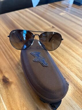 Maui Jim Mavericks - Black Frame Aviator Sunglasses with Brown Gradient Lenses